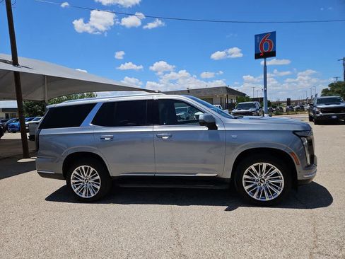 Used 2025 Cadillac Escalade Premium Luxury AWD/4WD image 9