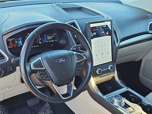 Used 2023 Ford Edge Titanium image 17