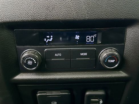 Used 2020 Chevrolet Traverse LT w/ LT Premium Package image 26