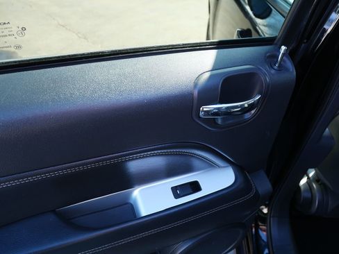 Used 2017 Jeep Compass High Altitude image 23