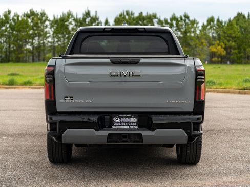 Used 2024 GMC Sierra EV Denali image 11
