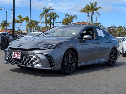 Used 2025 Toyota Camry XSE FWD image 11