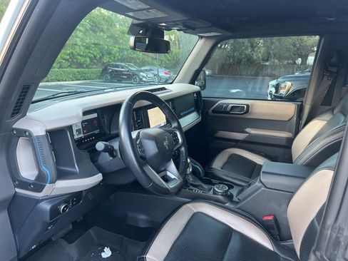 Used 2023 Ford Bronco Wildtrak image 4