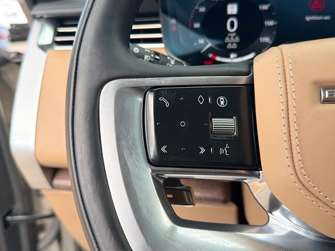 Used 2024 Land Rover Range Rover Long Wheelbase SE image 37