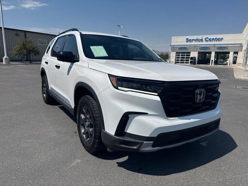 Certified 2025 Honda Pilot TrailSport image 2