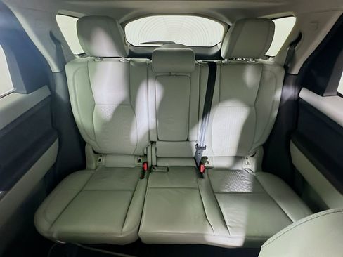 Used 2018 Land Rover Discovery Sport SE image 13