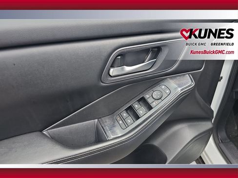 Used 2024 Nissan Rogue SV AWD/4WD image 14