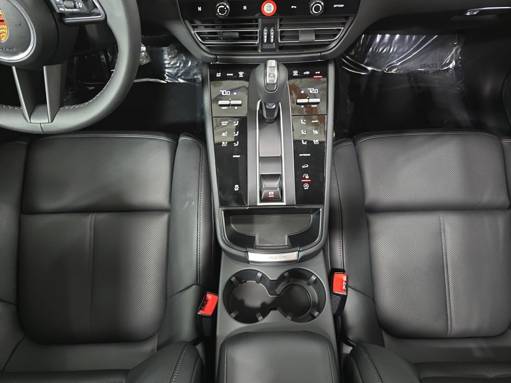 Certified 2026 Porsche Macan AWD/4WD image 20