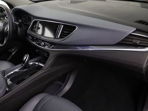 Used 2020 Buick Enclave Essence image 20