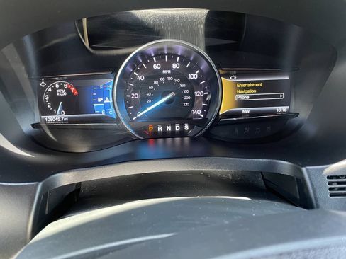 Used 2018 Ford Explorer Limited w/ Ford Safe & Smart Package FWD image 22