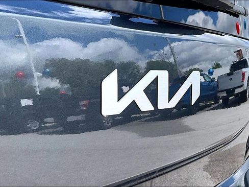 Used 2025 Kia Soul LX w/ LX Technology Package FWD image 10