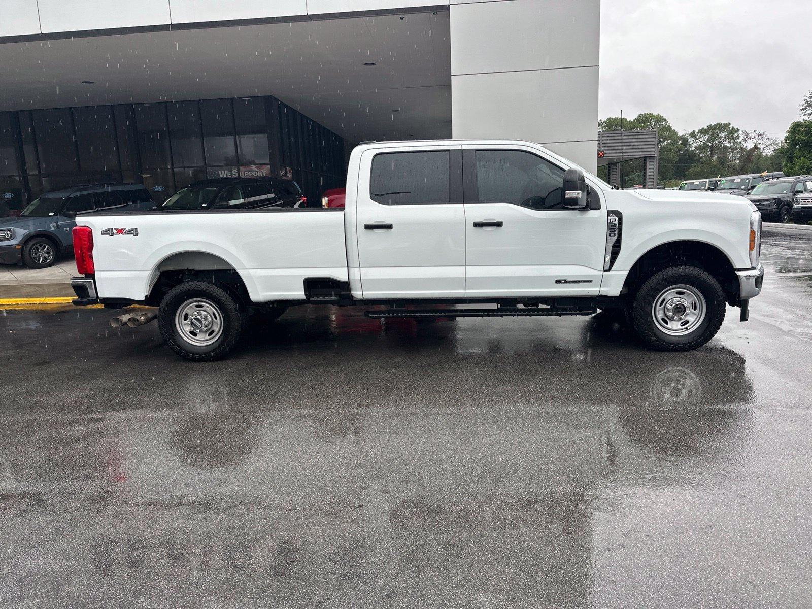 Used 2025 Ford F350 XL w/ XL Driver Assist Package AWD/4WD image 2