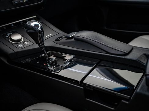 Used 2013 Lexus ES 300h image 35