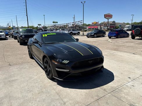 Used 2019 Ford Mustang Coupe w/ Equipment Group 101A image 4