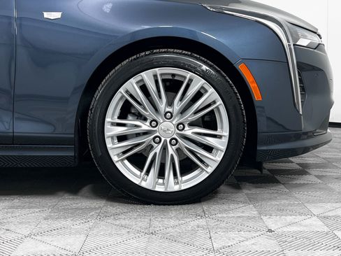 Used 2025 Cadillac CT4 Premium Luxury image 9