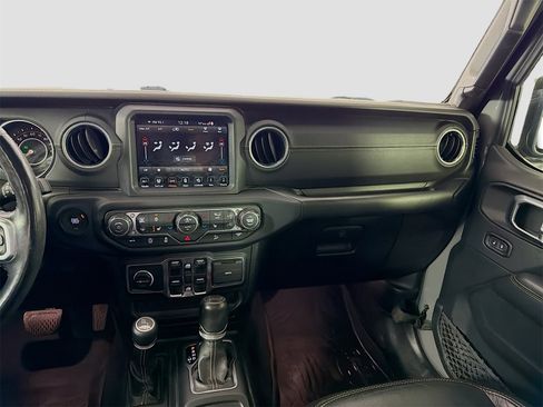 Used 2018 Jeep Wrangler Unlimited Sahara image 26