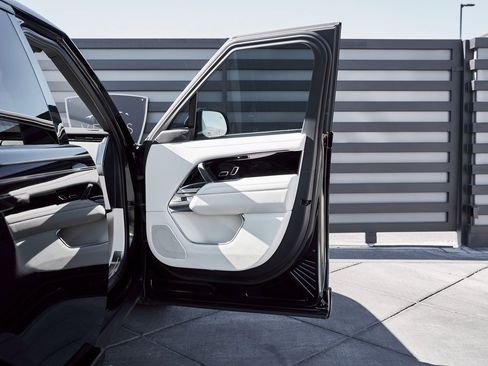 Used 2023 Land Rover Range Rover SE image 21