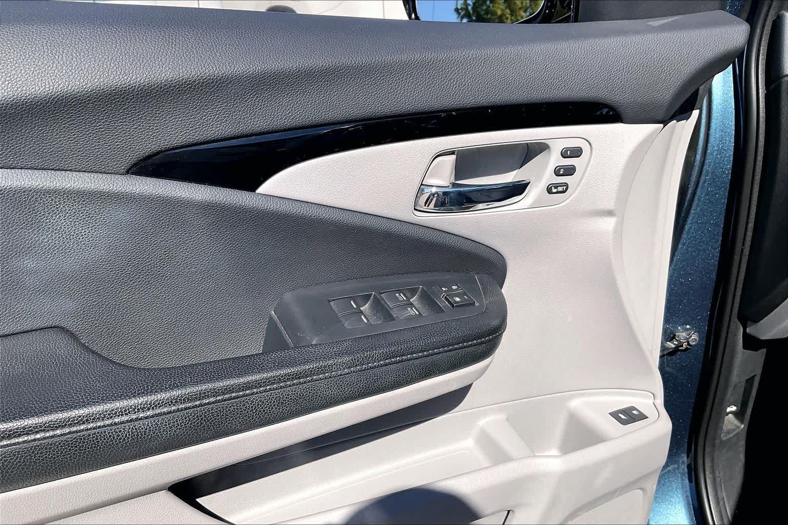 Used 2016 Honda Pilot Touring image 34