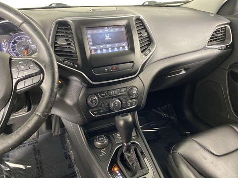 Used 2020 Jeep Cherokee Latitude Plus AWD/4WD image 28