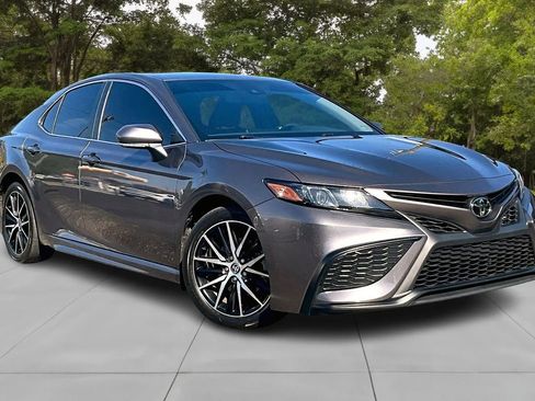 Used 2023 Toyota Camry SE image 11