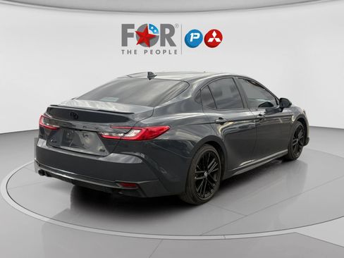 Used 2025 Toyota Camry SE image 5