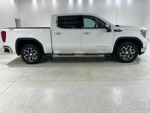 Used 2024 GMC Sierra 1500 SLT w/ SLT Premium Package AWD/4WD image 6