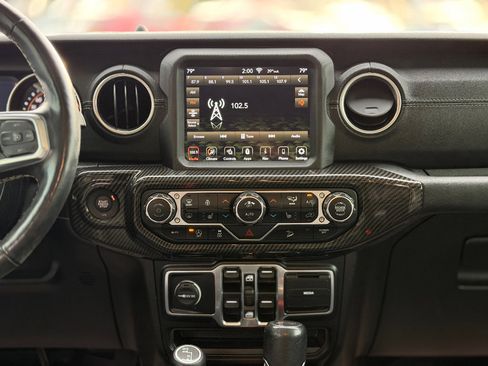 Used 2020 Jeep Wrangler Unlimited Sahara image 10