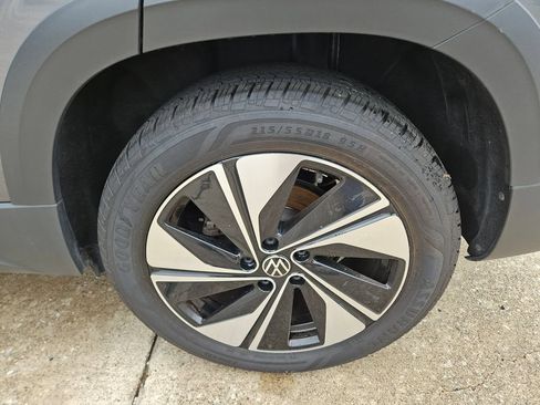 Used 2025 Volkswagen Taos SE AWD/4WD image 25