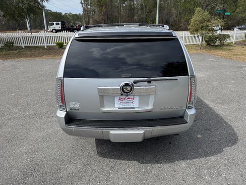 Used 2012 Cadillac Escalade Luxury image 5