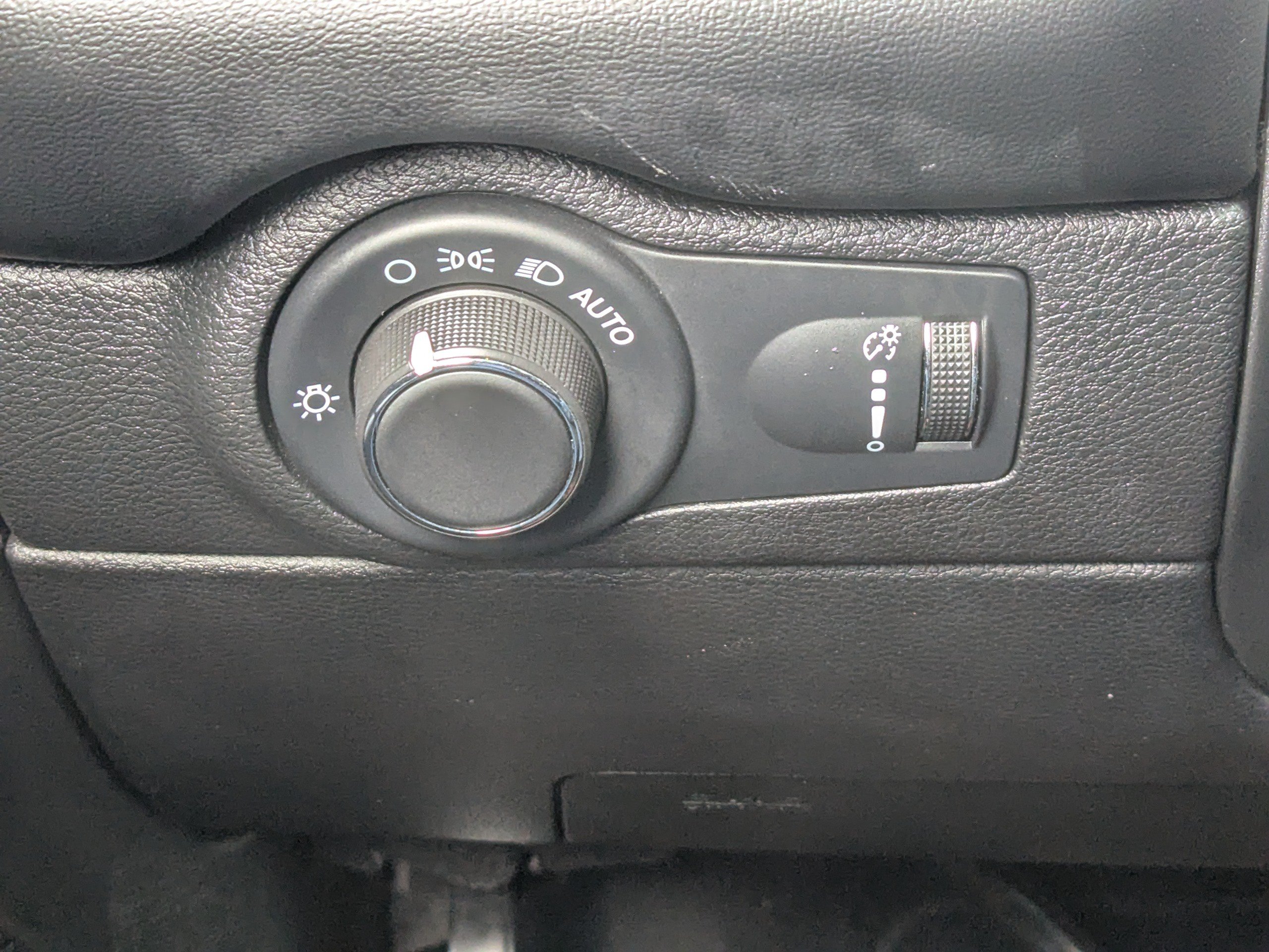 Used 2025 Dodge Durango GT AWD/4WD image 31