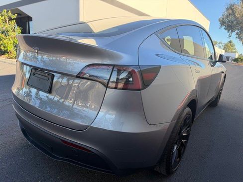 Used 2024 Tesla Model Y Long Range image 8