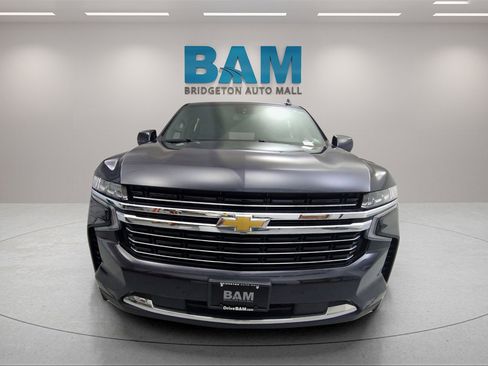 Used 2023 Chevrolet Suburban LT image 2
