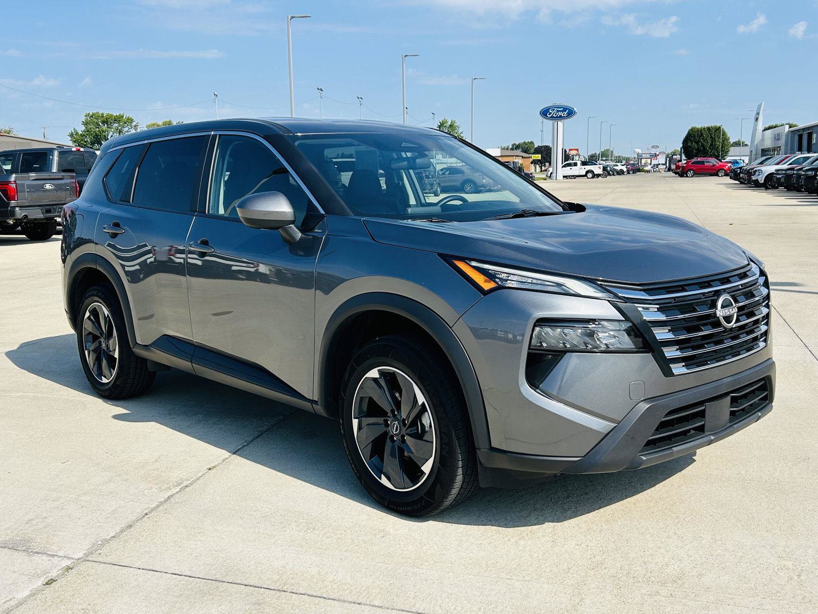 Used 2025 Nissan Rogue SV FWD image 2