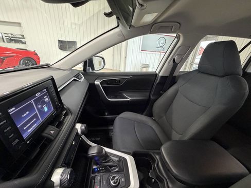 Used 2020 Toyota RAV4 LE image 31