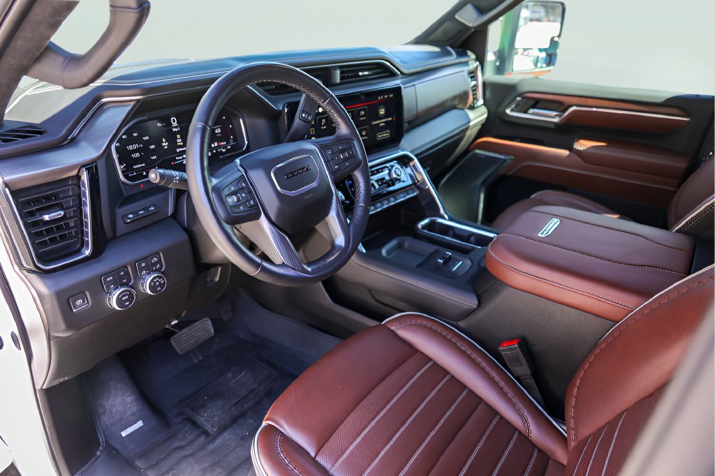 Used 2024 GMC Sierra 2500 Denali Ultimate AWD/4WD image 12