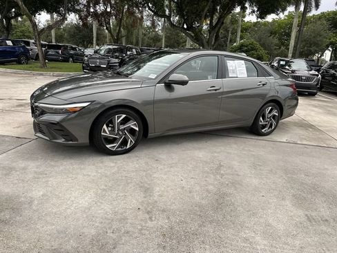 Used 2024 Hyundai Elantra Limited FWD image 31