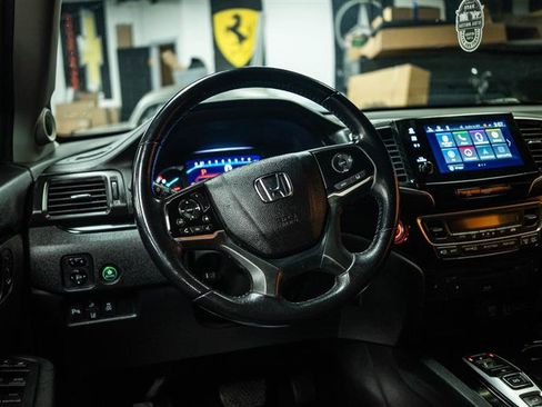 Used 2021 Honda Pilot Touring image 17