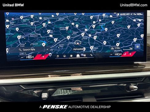 Used 2025 BMW X7 M60i image 10