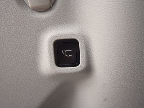 Used 2018 Jeep Compass Limited w/ Navigation Group image 39