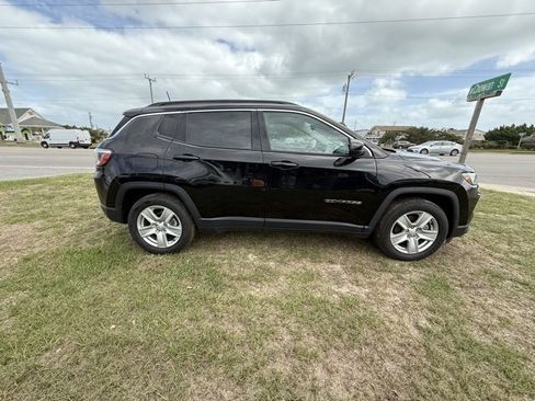 Certified 2022 Jeep Compass Latitude w/ Convenience Group image 8