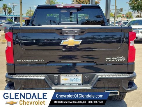 Certified 2023 Chevrolet Silverado 1500 High Country w/ High Country Premium Package AWD/4WD image 12