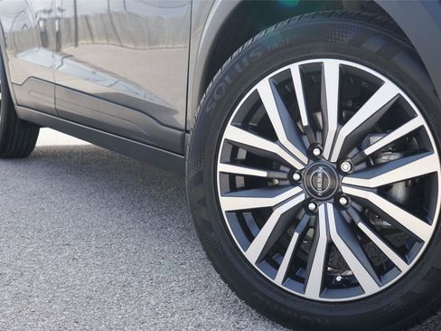 Used 2024 Nissan Kicks SV FWD image 2