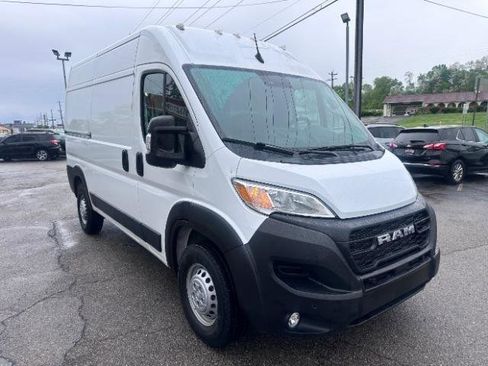 Used 2025 RAM ProMaster 2500 w/ Safety Group FWD image 3