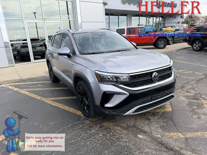 Used 2022 Volkswagen Taos SE w/ Panoramic Sunroof Package