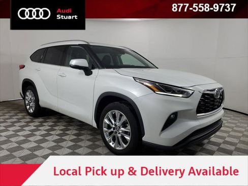 Used 2023 Toyota Highlander Limited FWD image 1