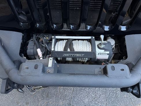 Used 2015 Jeep Wrangler Unlimited Rubicon w/ Dual Top Group AWD/4WD image 70