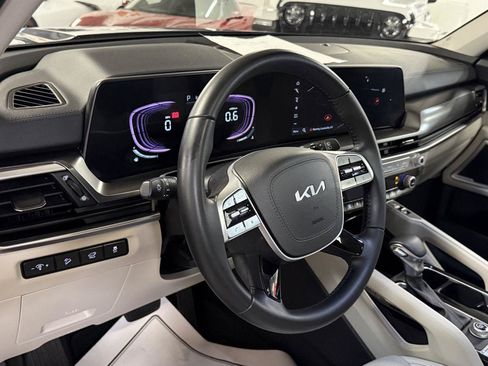 Used 2025 Kia Telluride S FWD image 45