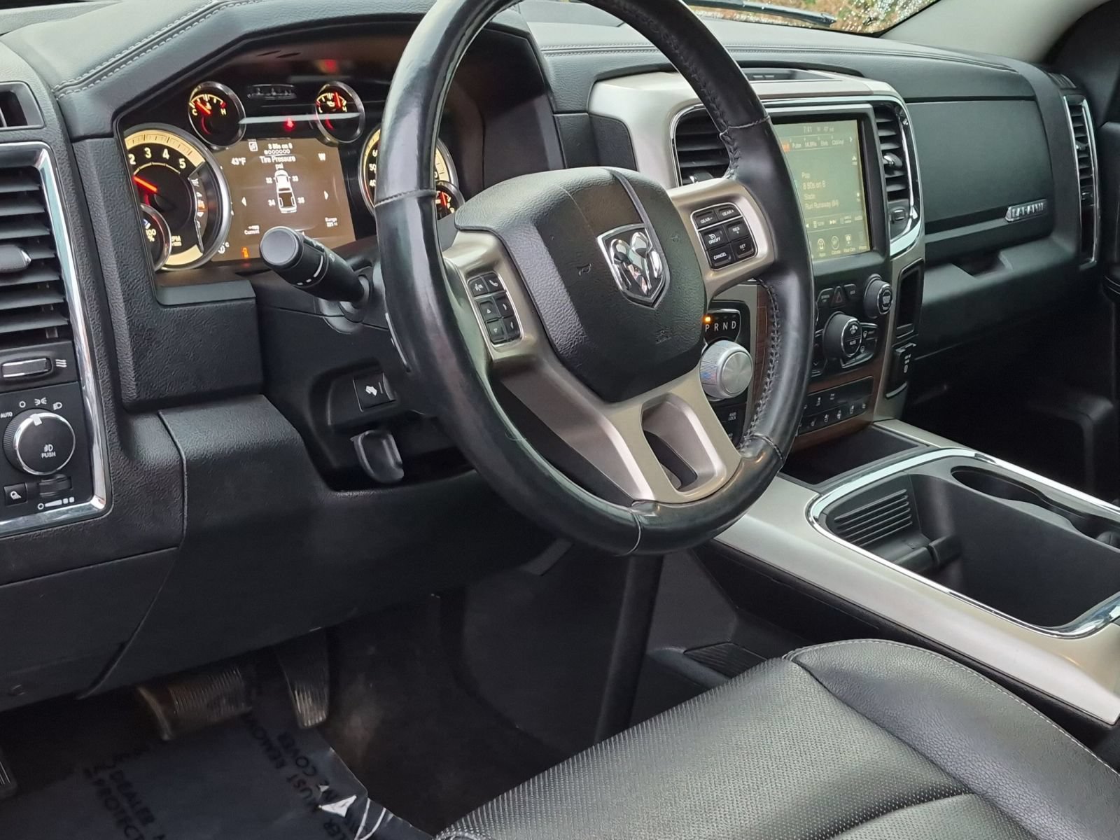 Used 2017 RAM 1500 Laramie w/ Convenience Group AWD/4WD image 14