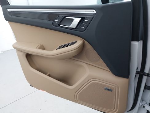 Used 2023 Porsche Macan Turbo image 29