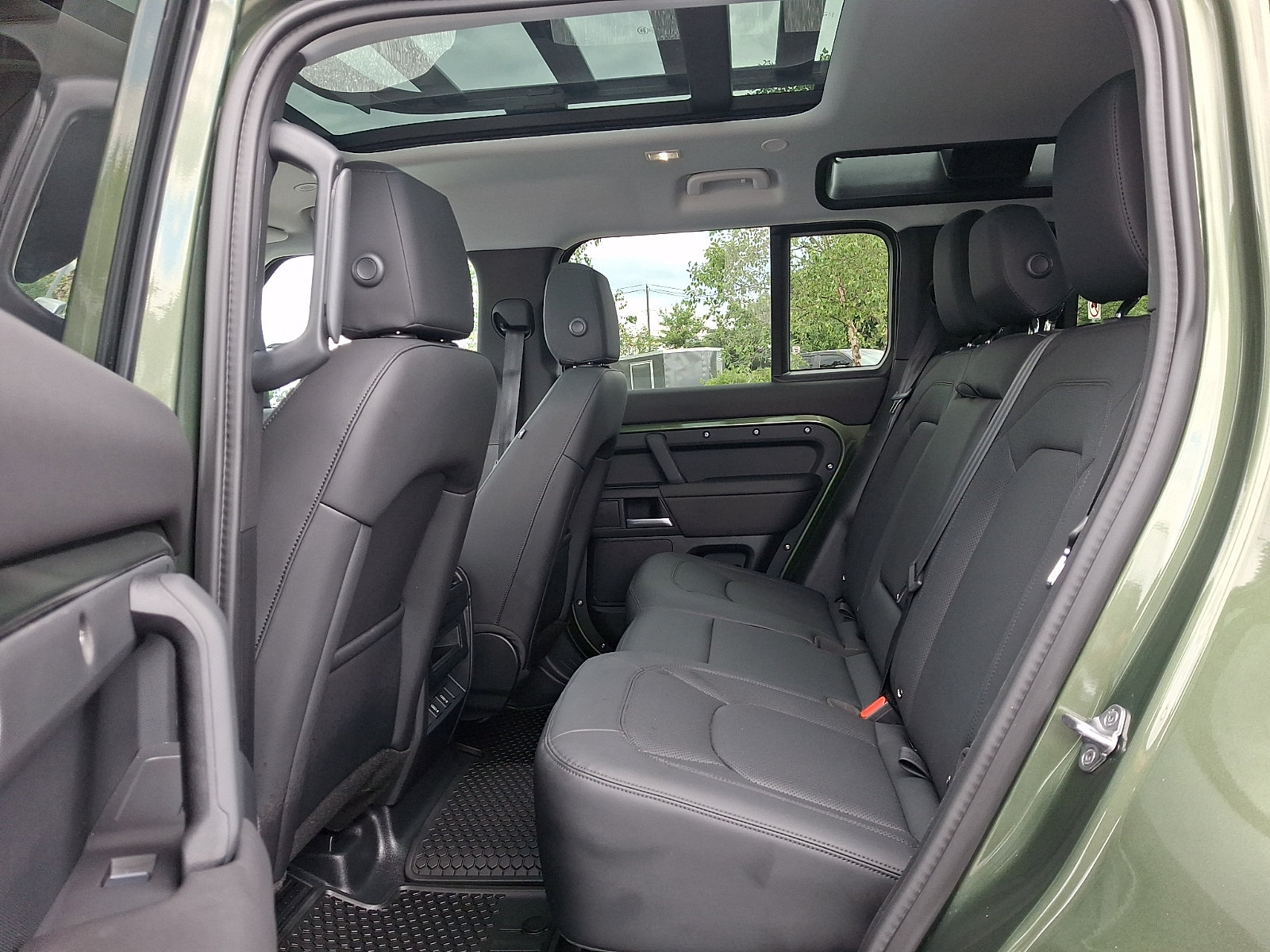 New 2026 Land Rover Defender 110 S AWD/4WD image 9